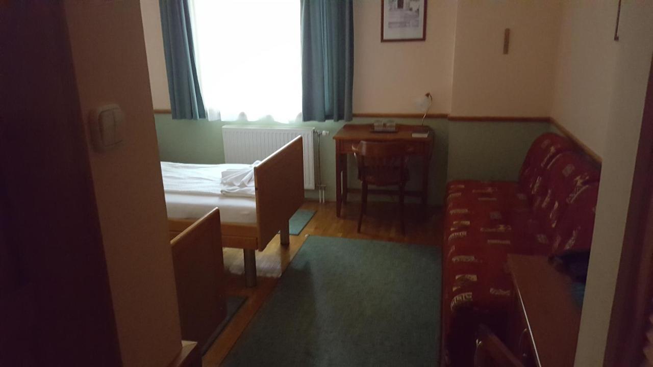 Laetitia Panzio Bed & Breakfast Kaposvár Exterior foto