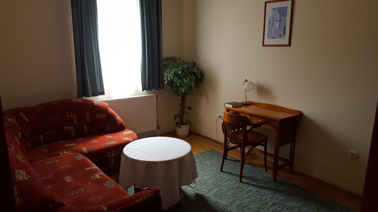 Laetitia Panzio Bed & Breakfast Kaposvár Exterior foto