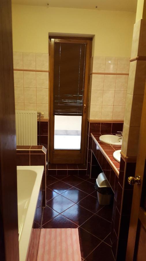 Laetitia Panzio Bed & Breakfast Kaposvár Exterior foto